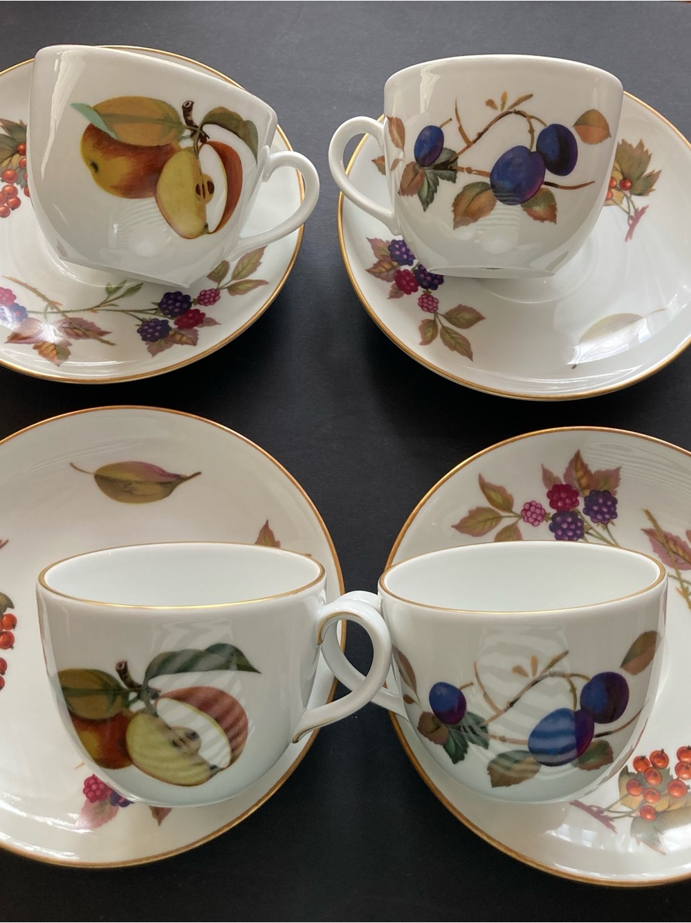 Royal Worcester set 4 cups and saucers EVESHAM